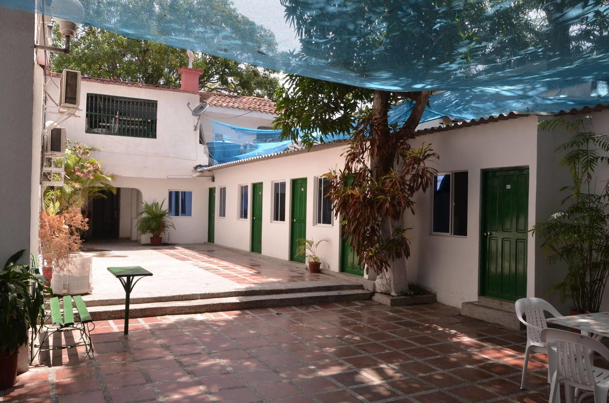 Hotel Vargas Airport Cartagène Extérieur photo