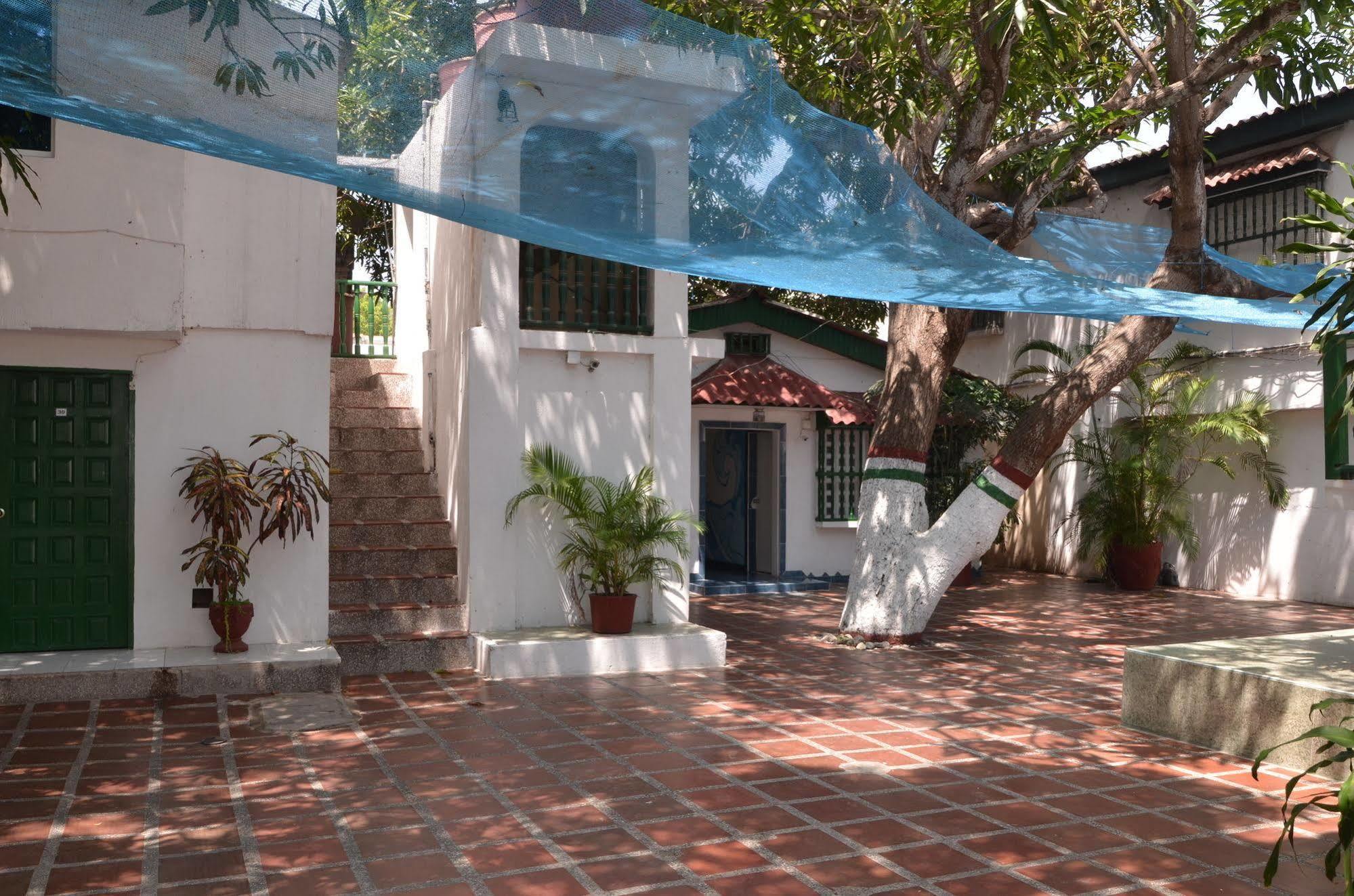 Hotel Vargas Airport Cartagène Extérieur photo