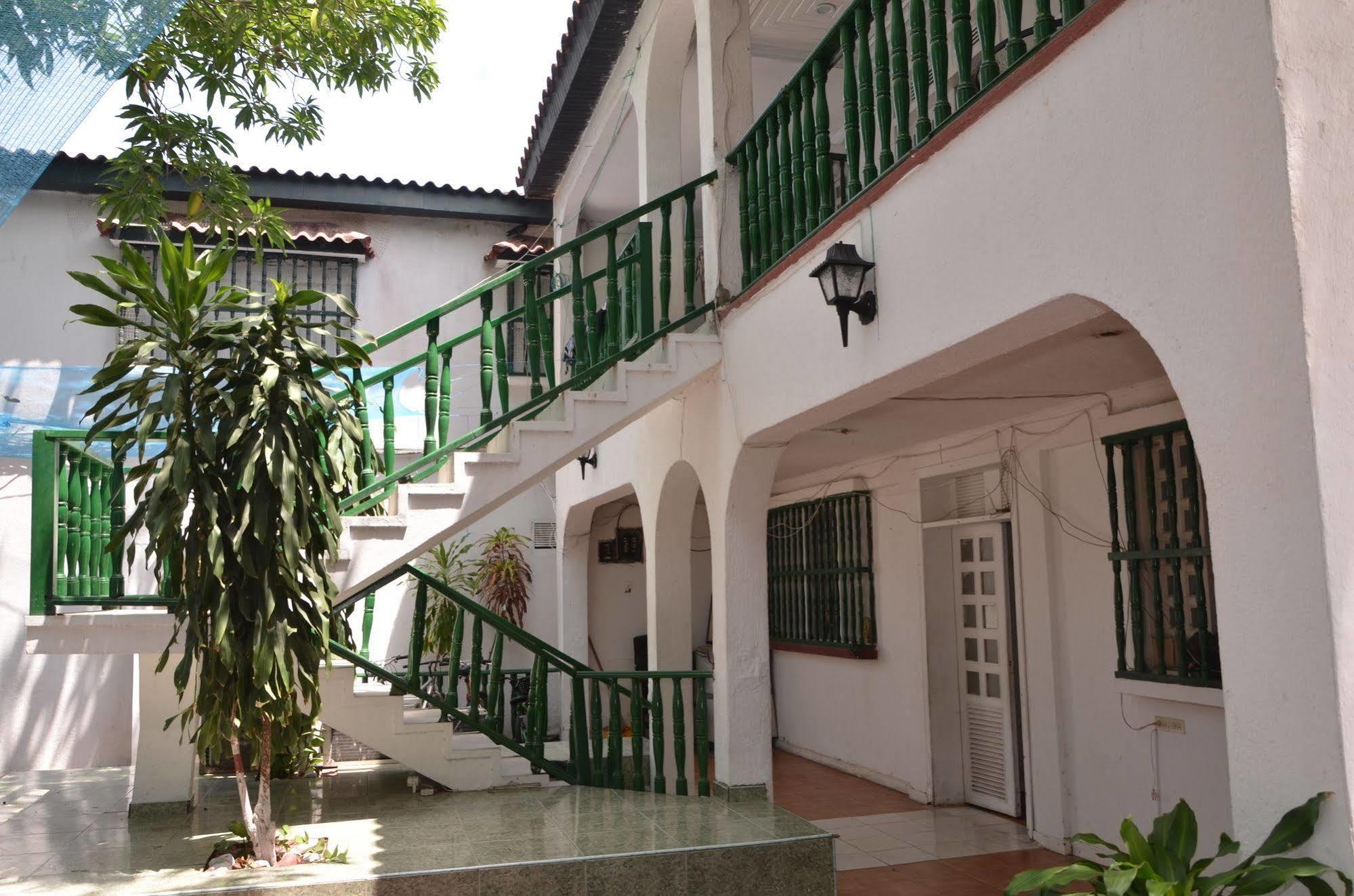 Hotel Vargas Airport Cartagène Extérieur photo