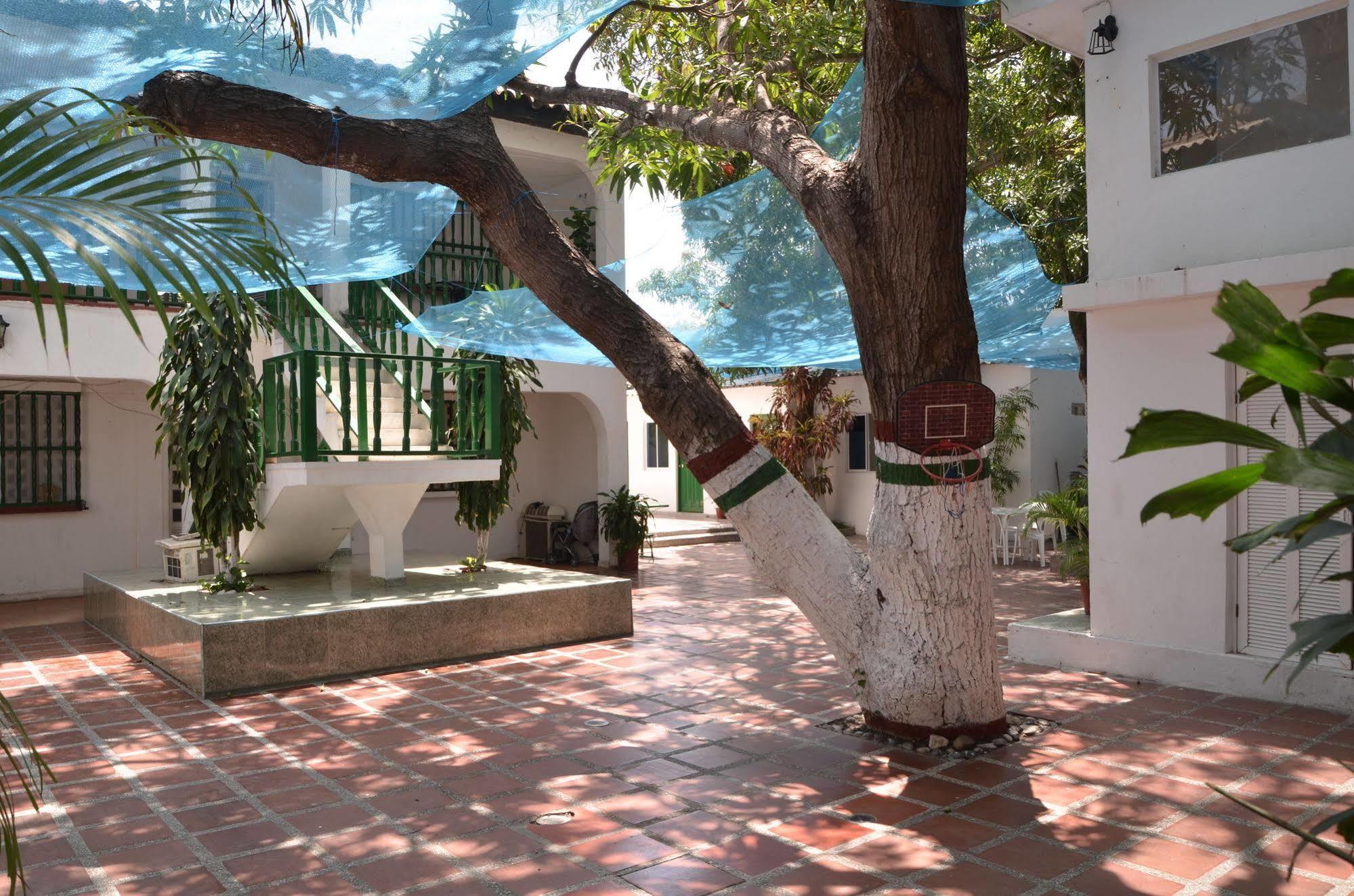 Hotel Vargas Airport Cartagène Extérieur photo