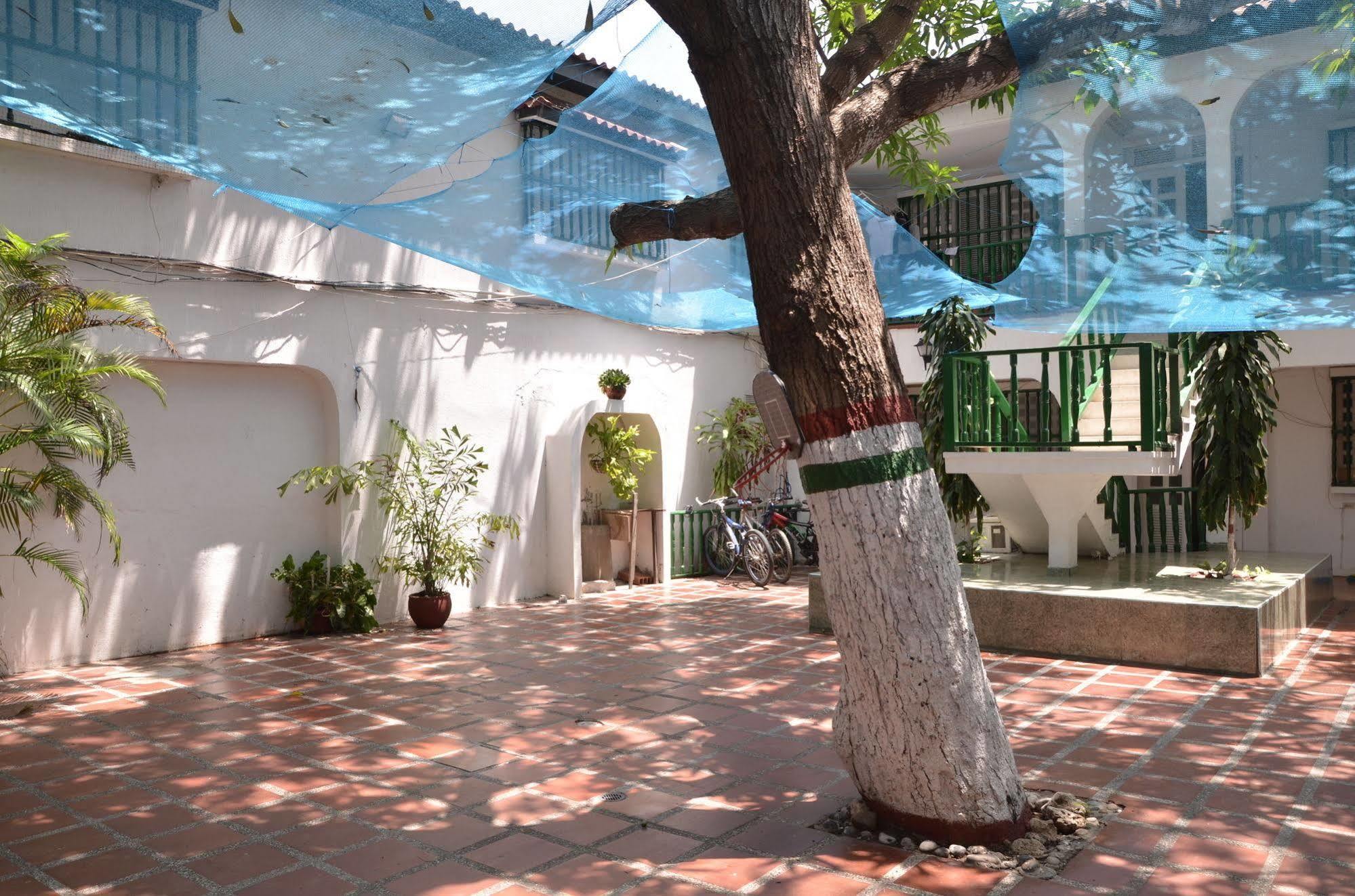 Hotel Vargas Airport Cartagène Extérieur photo