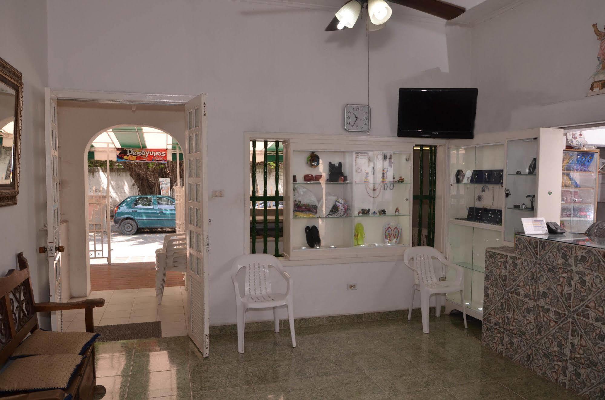 Hotel Vargas Airport Cartagène Extérieur photo