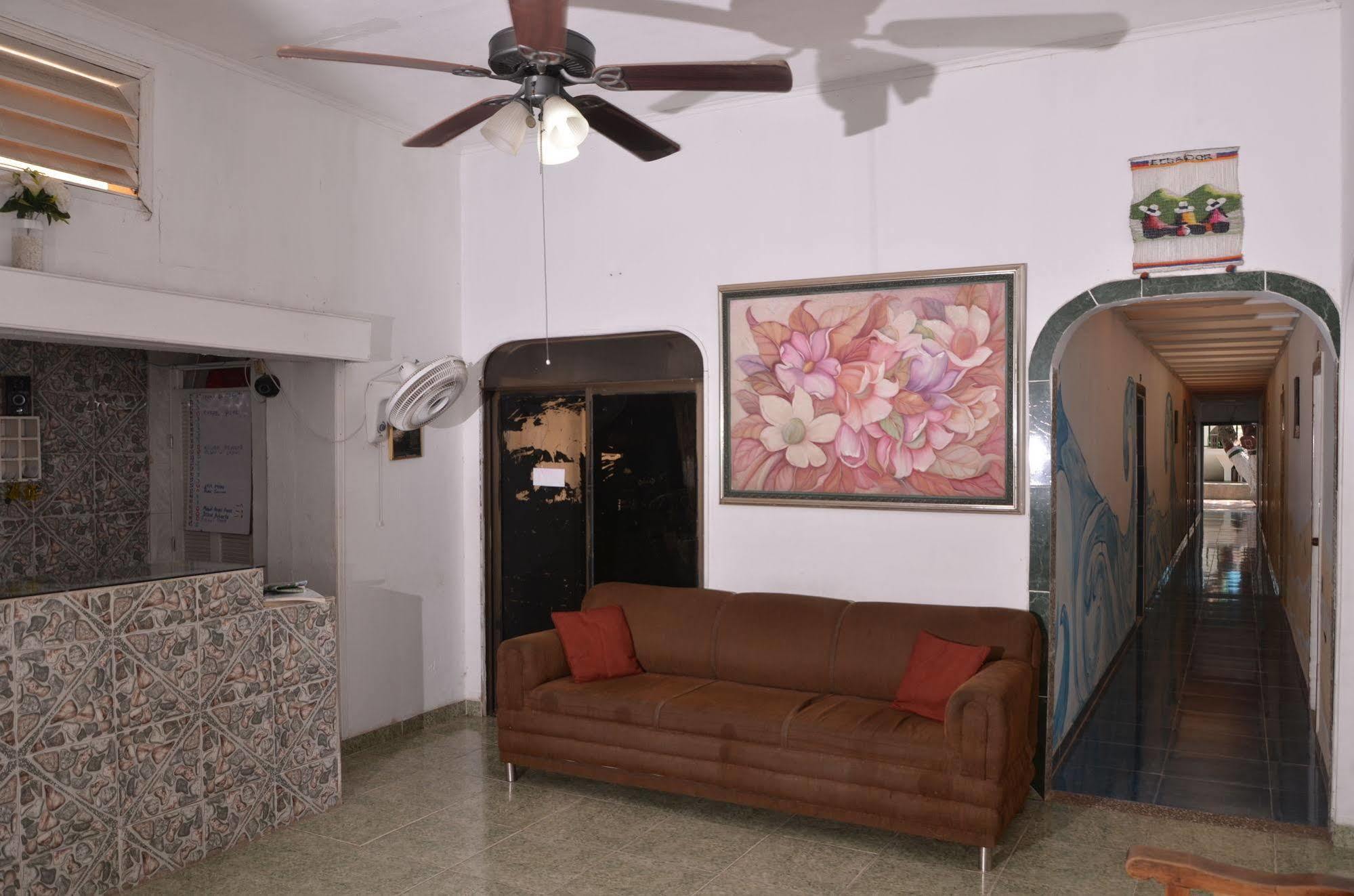 Hotel Vargas Airport Cartagène Extérieur photo