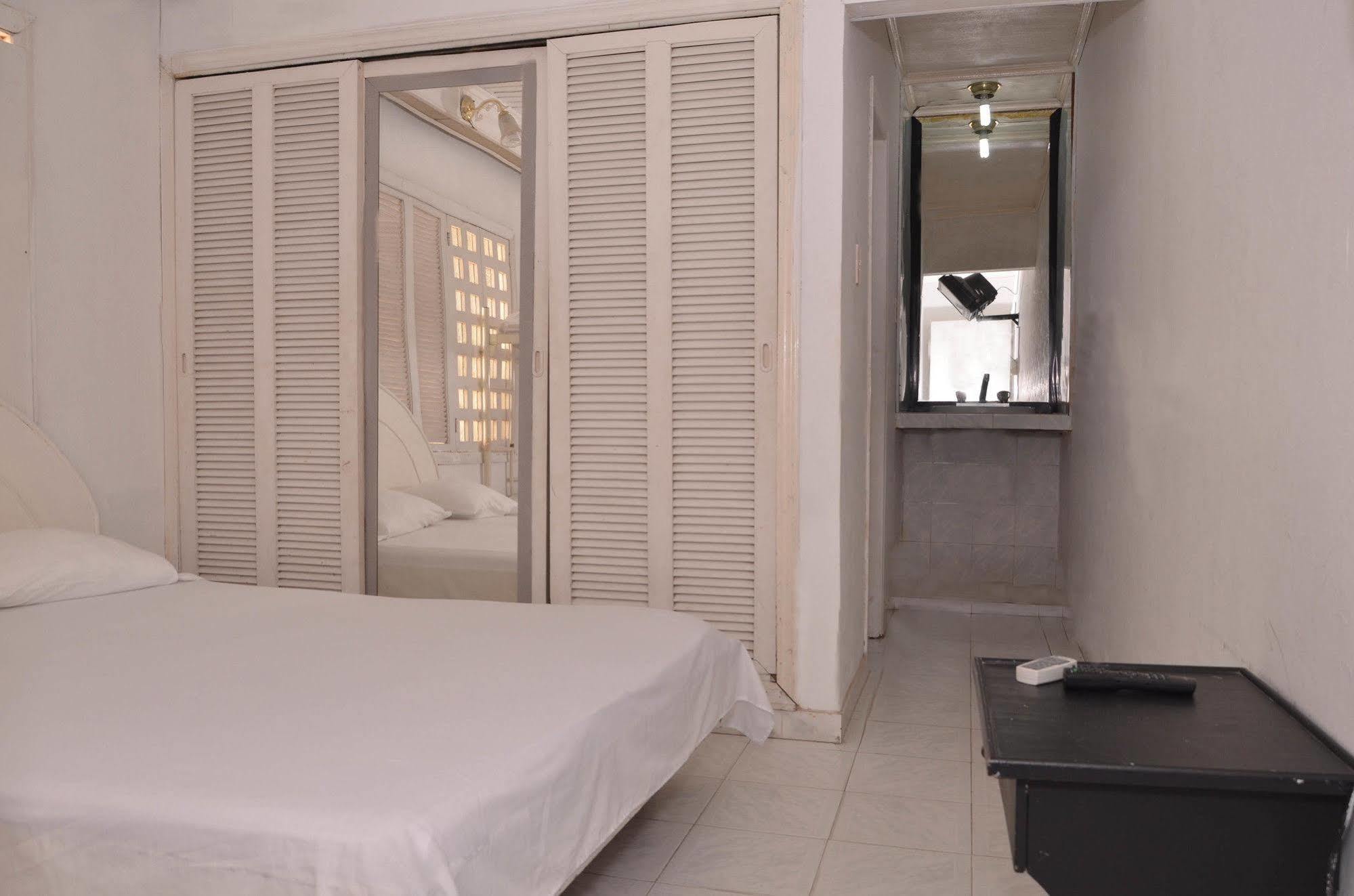 Hotel Vargas Airport Cartagène Extérieur photo
