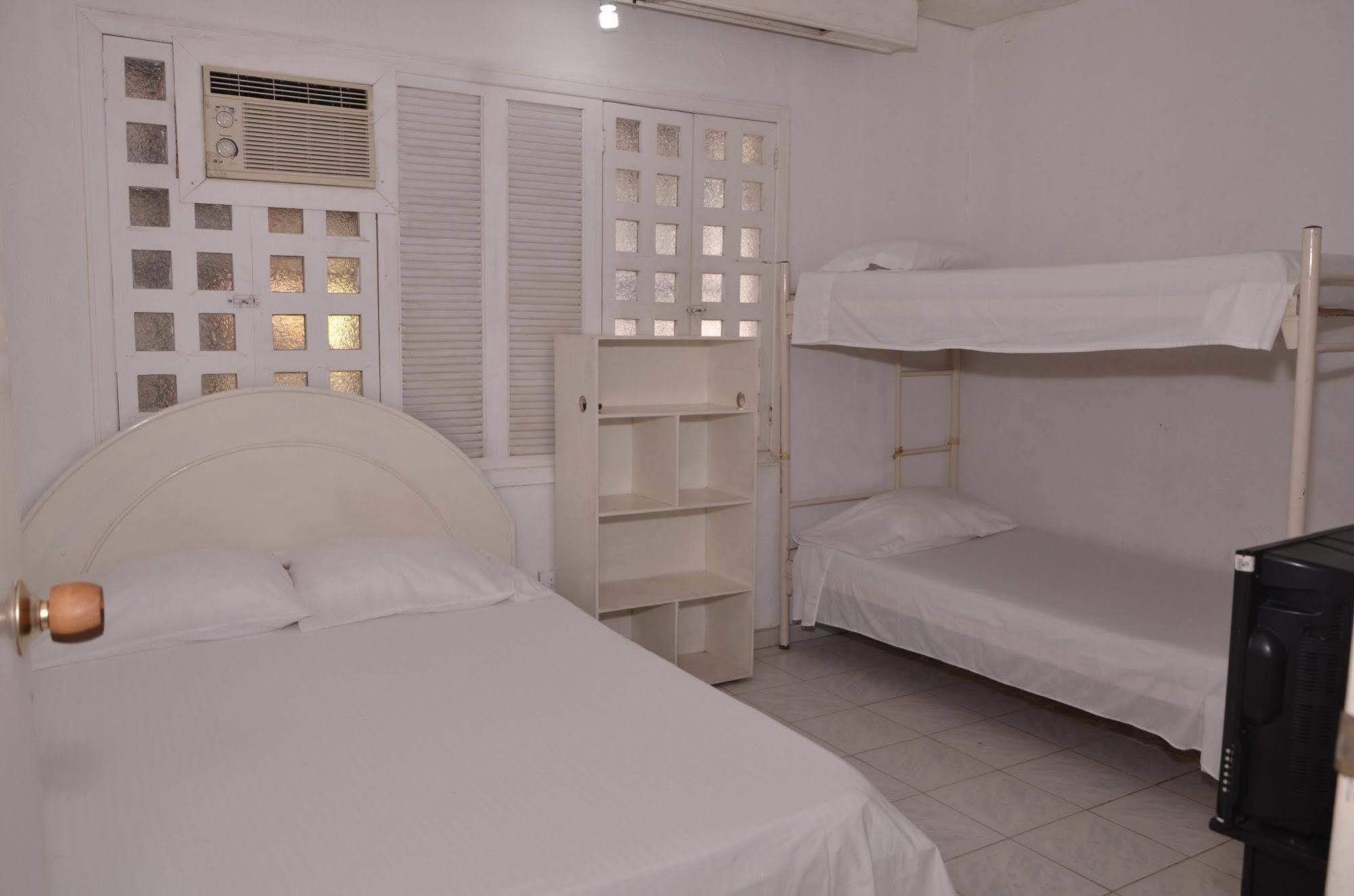 Hotel Vargas Airport Cartagène Extérieur photo
