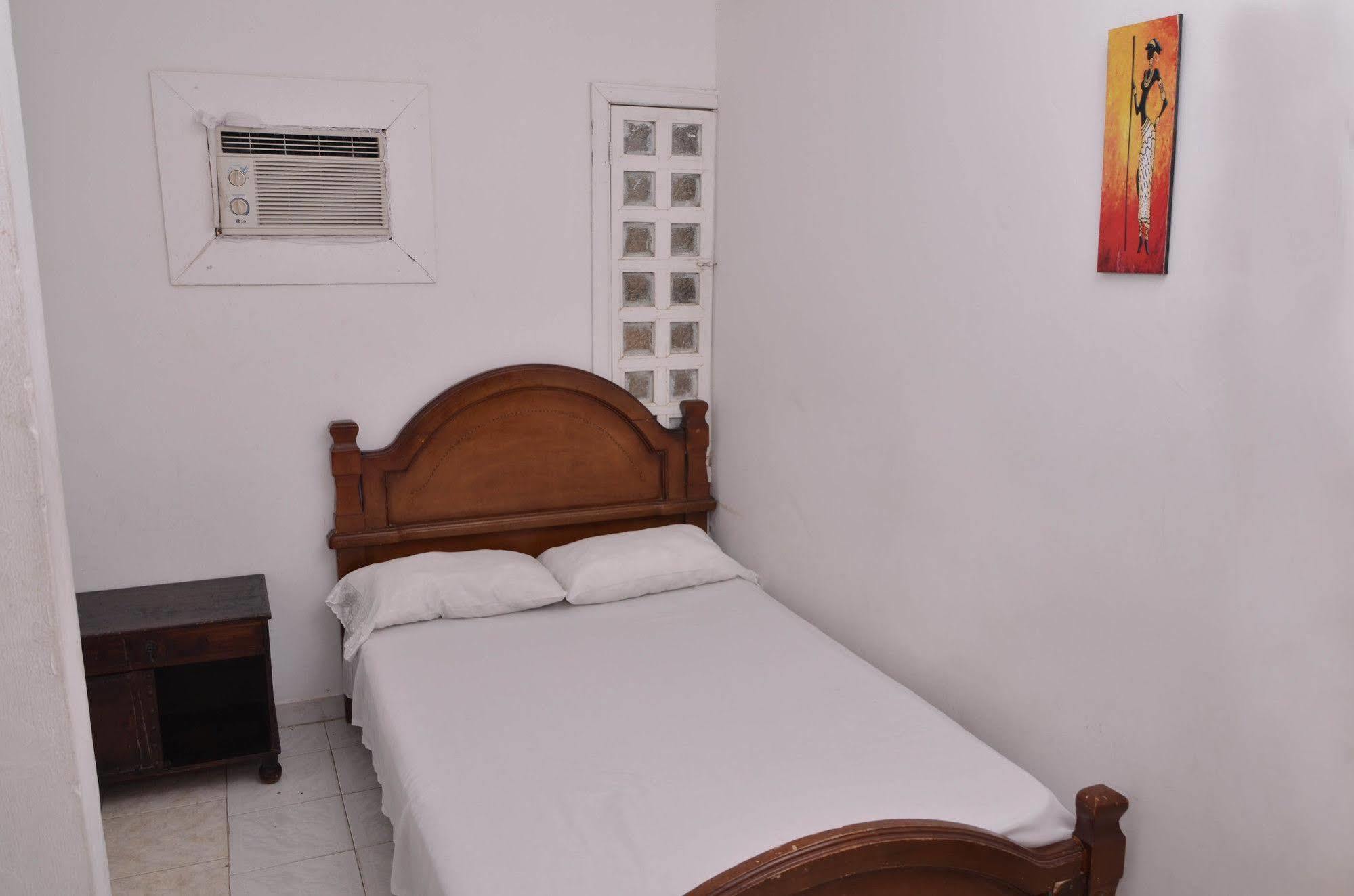 Hotel Vargas Airport Cartagène Extérieur photo