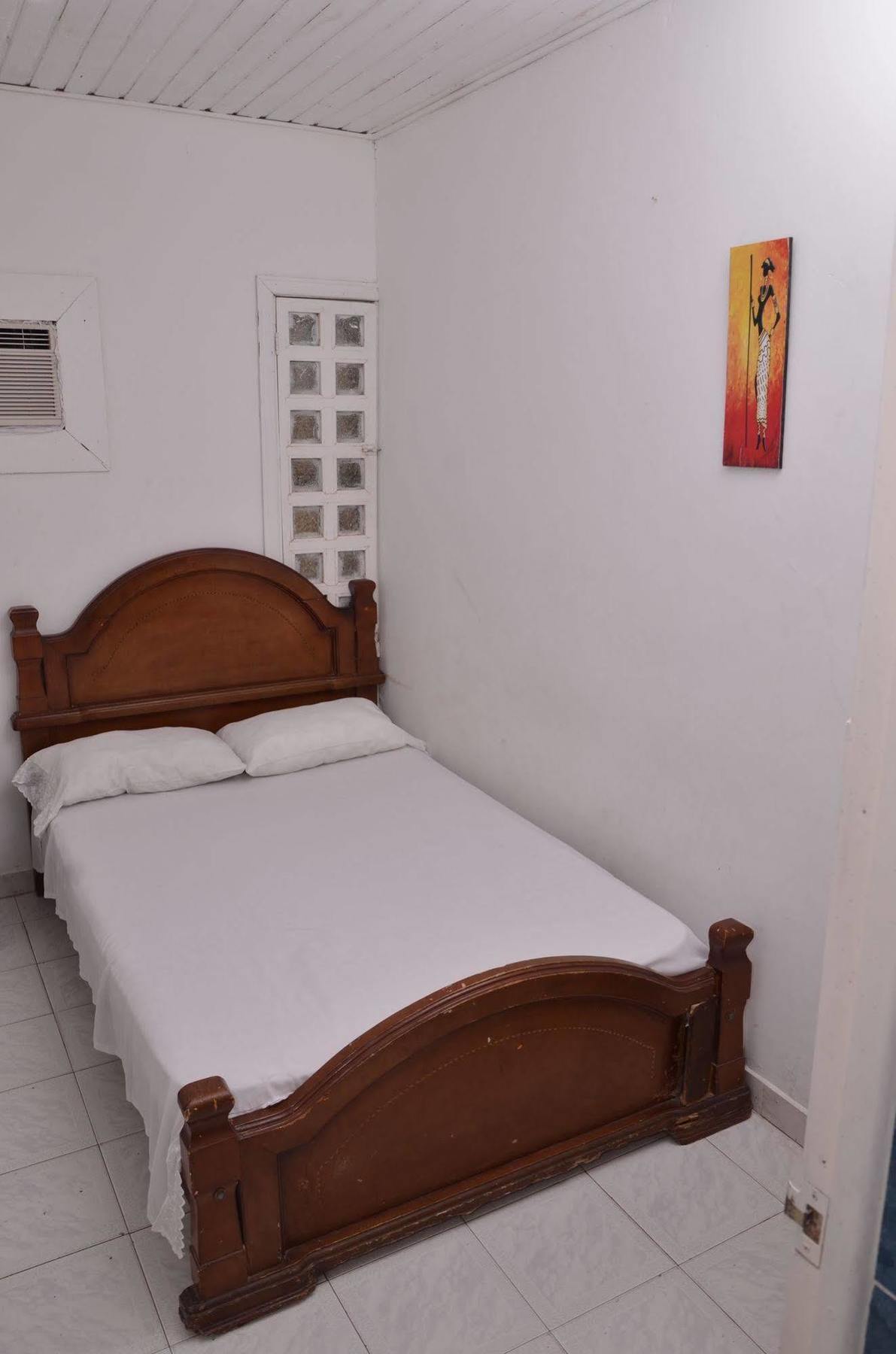 Hotel Vargas Airport Cartagène Extérieur photo