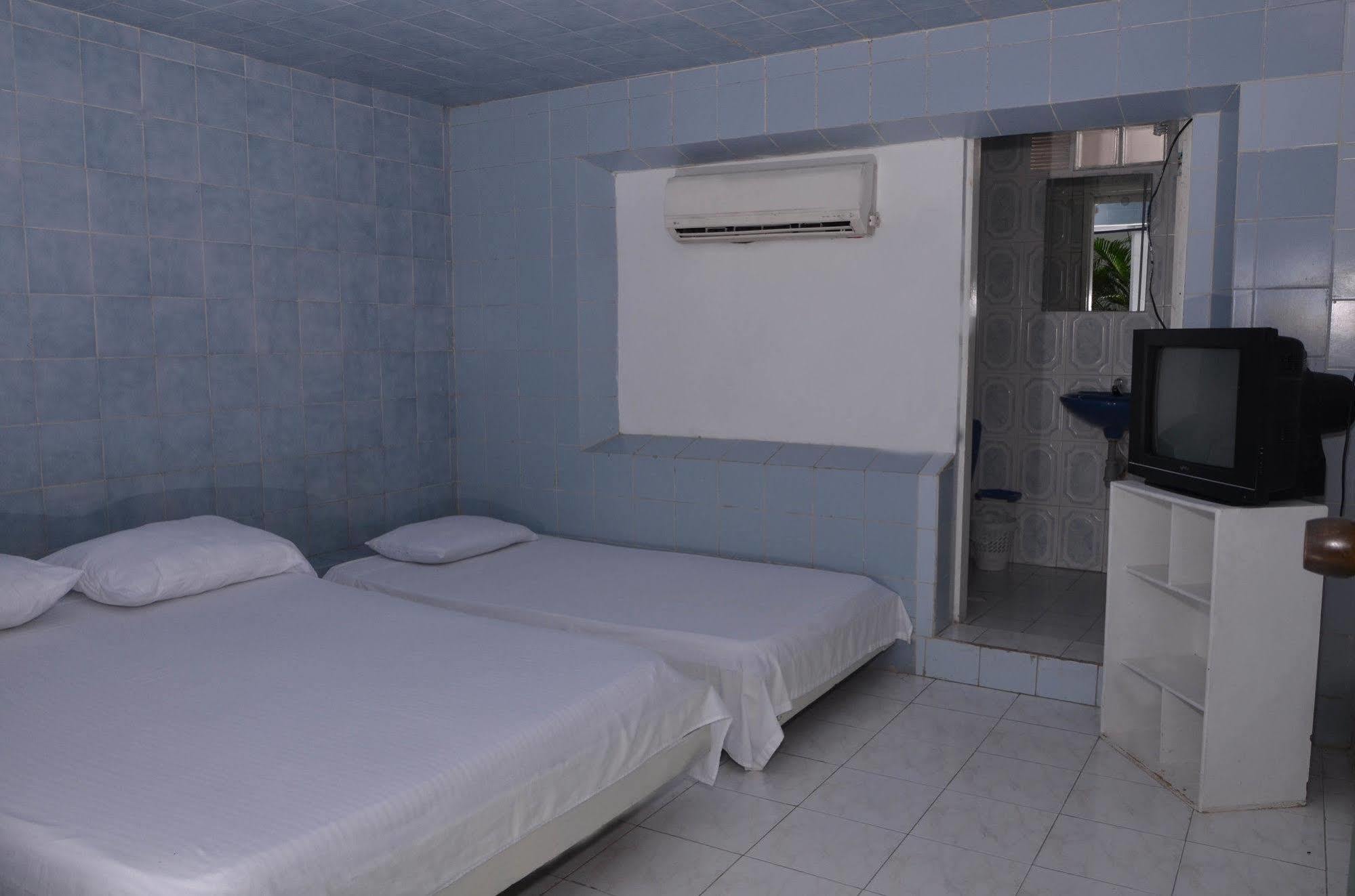 Hotel Vargas Airport Cartagène Extérieur photo