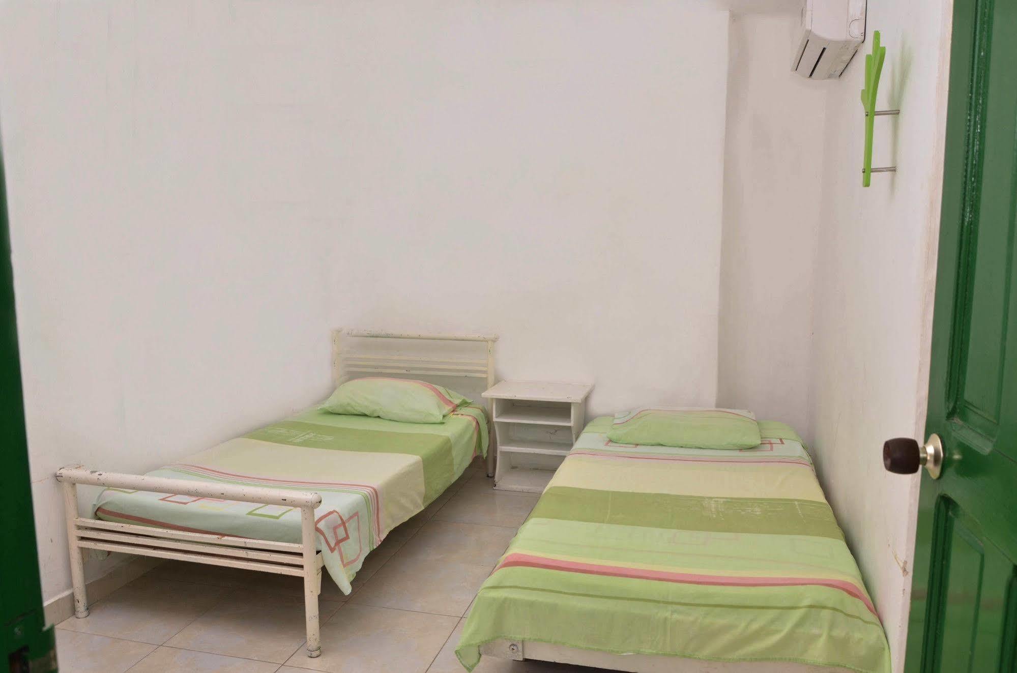 Hotel Vargas Airport Cartagène Extérieur photo
