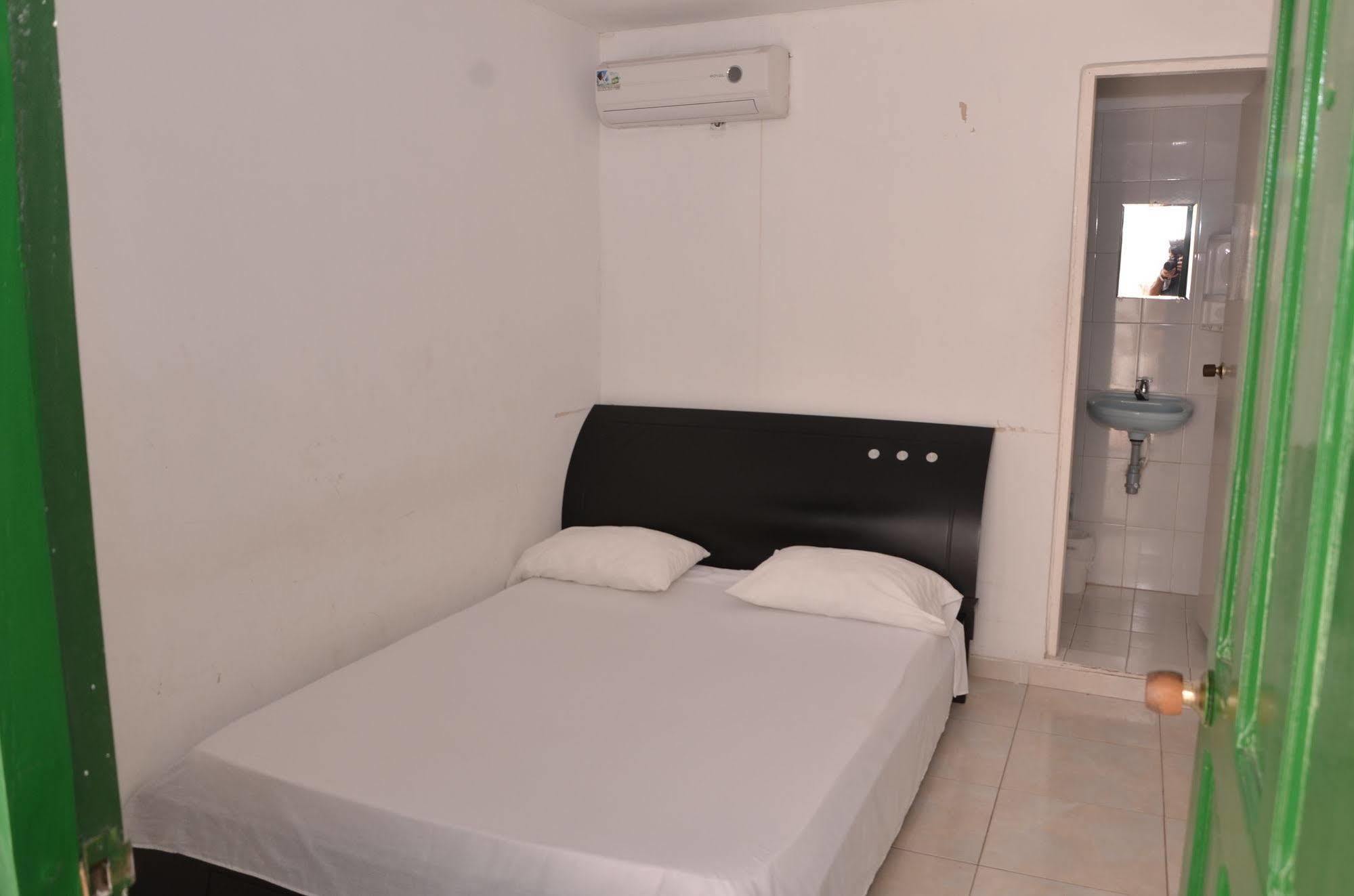 Hotel Vargas Airport Cartagène Extérieur photo