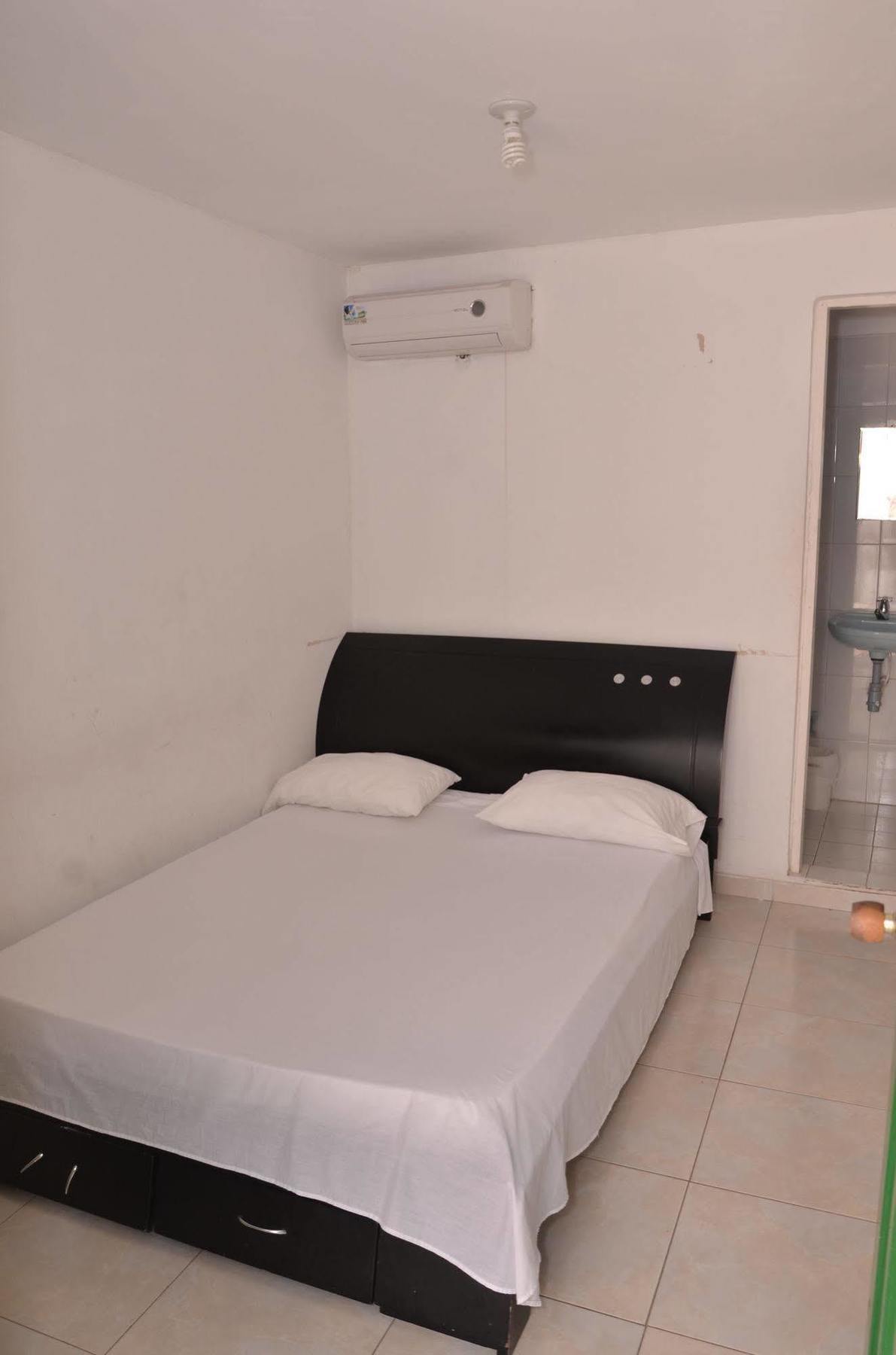 Hotel Vargas Airport Cartagène Extérieur photo