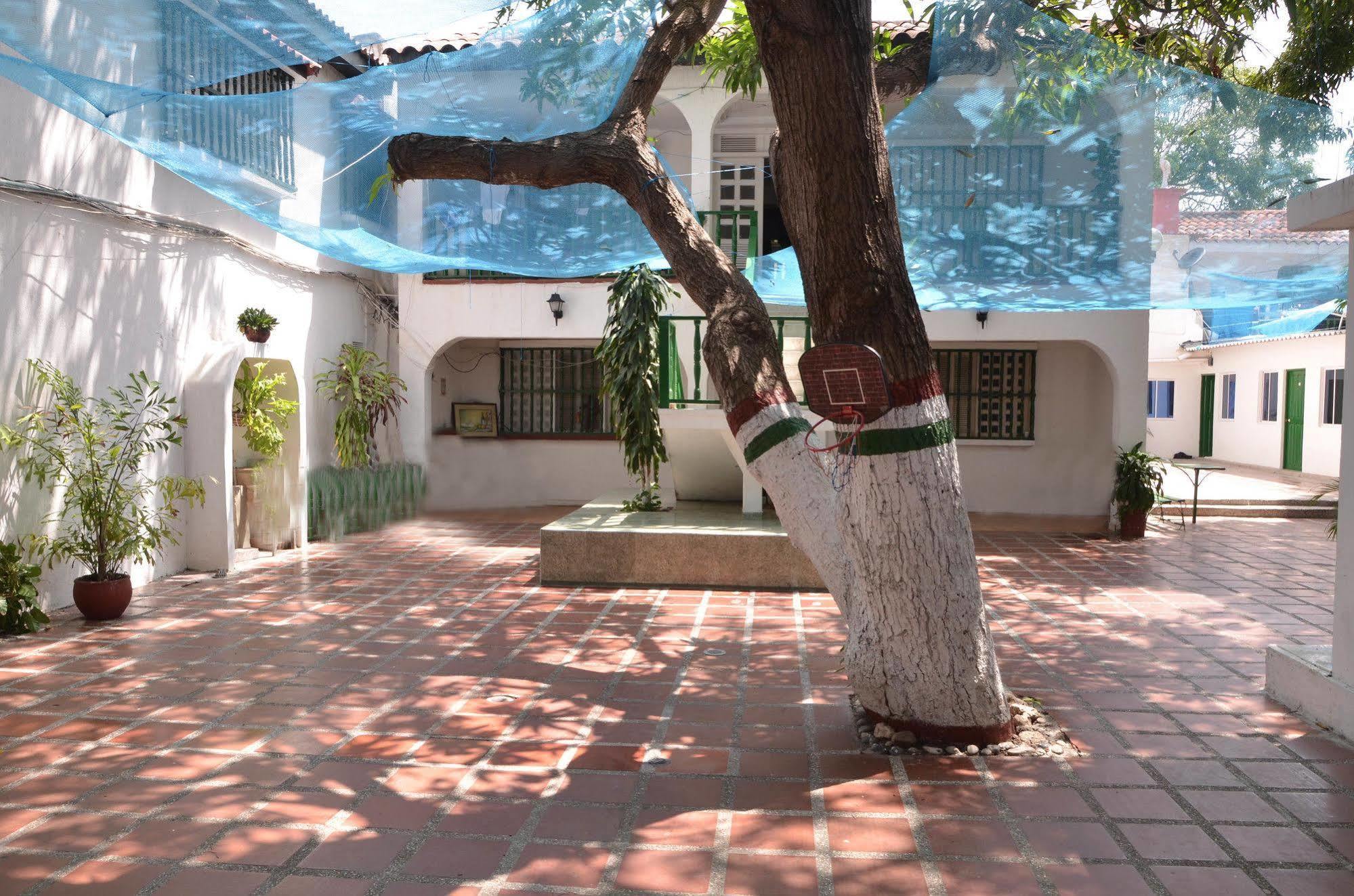 Hotel Vargas Airport Cartagène Extérieur photo