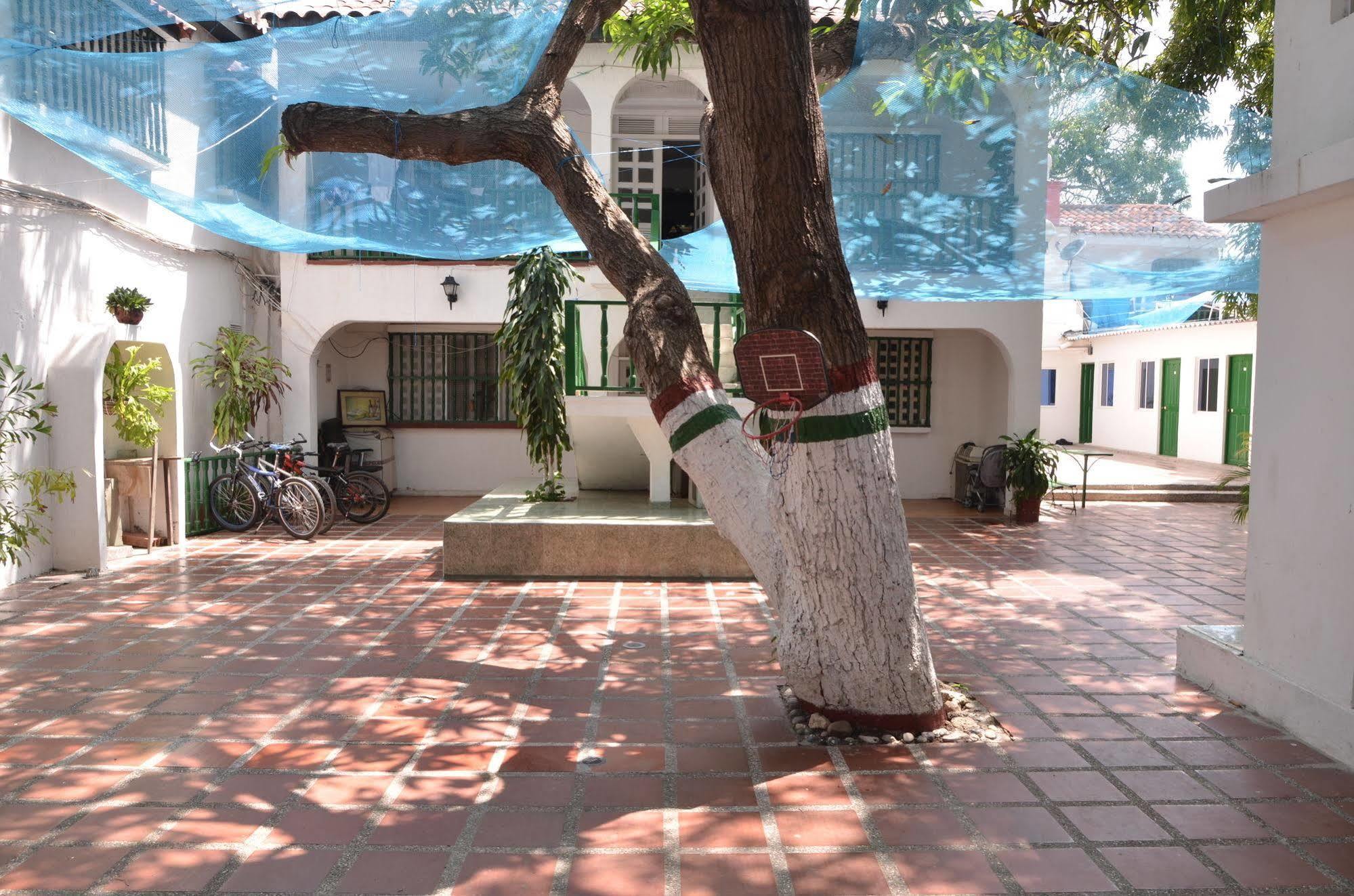 Hotel Vargas Airport Cartagène Extérieur photo