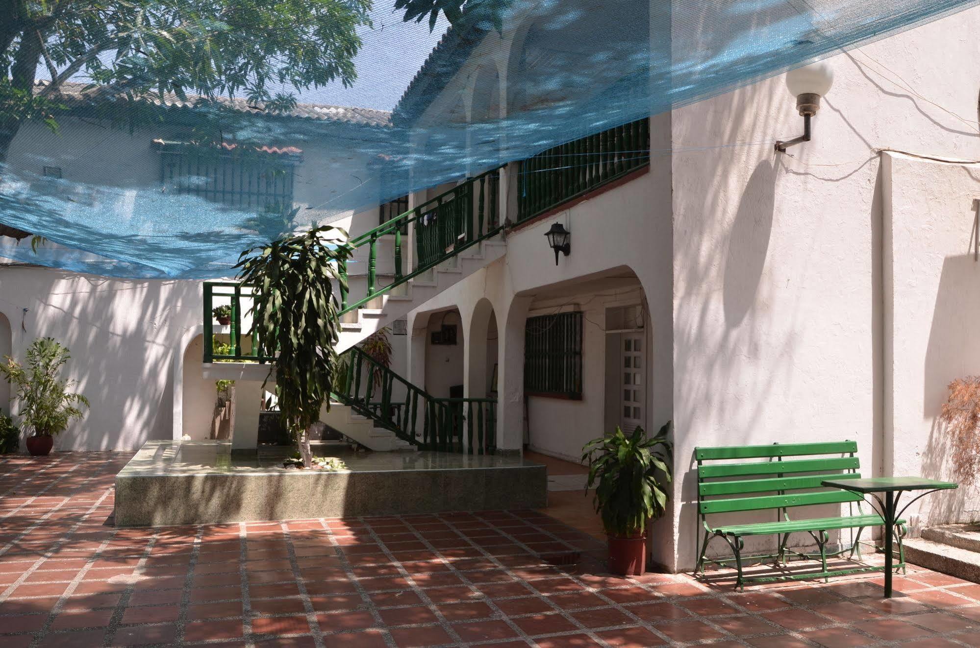 Hotel Vargas Airport Cartagène Extérieur photo