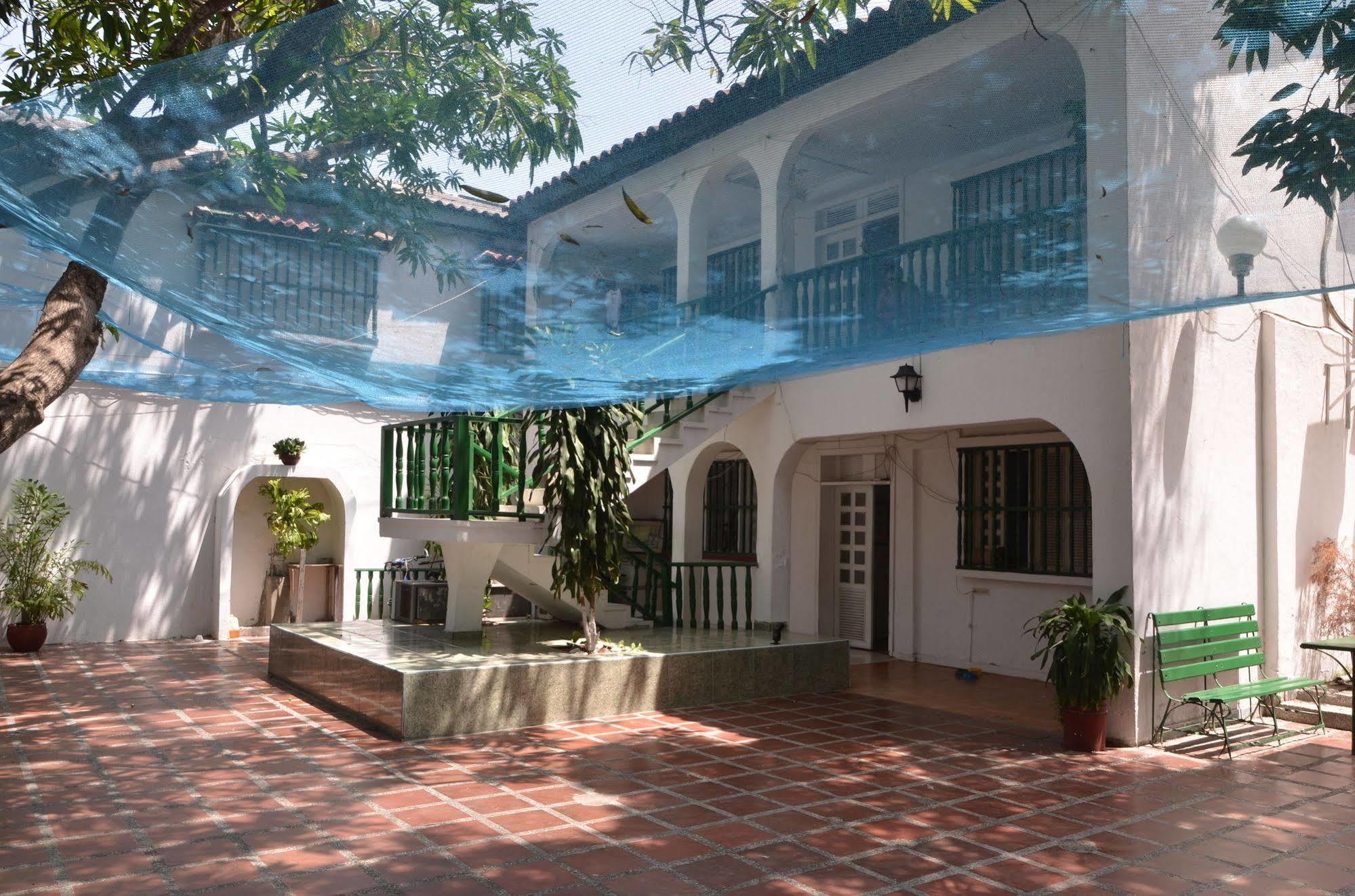 Hotel Vargas Airport Cartagène Extérieur photo