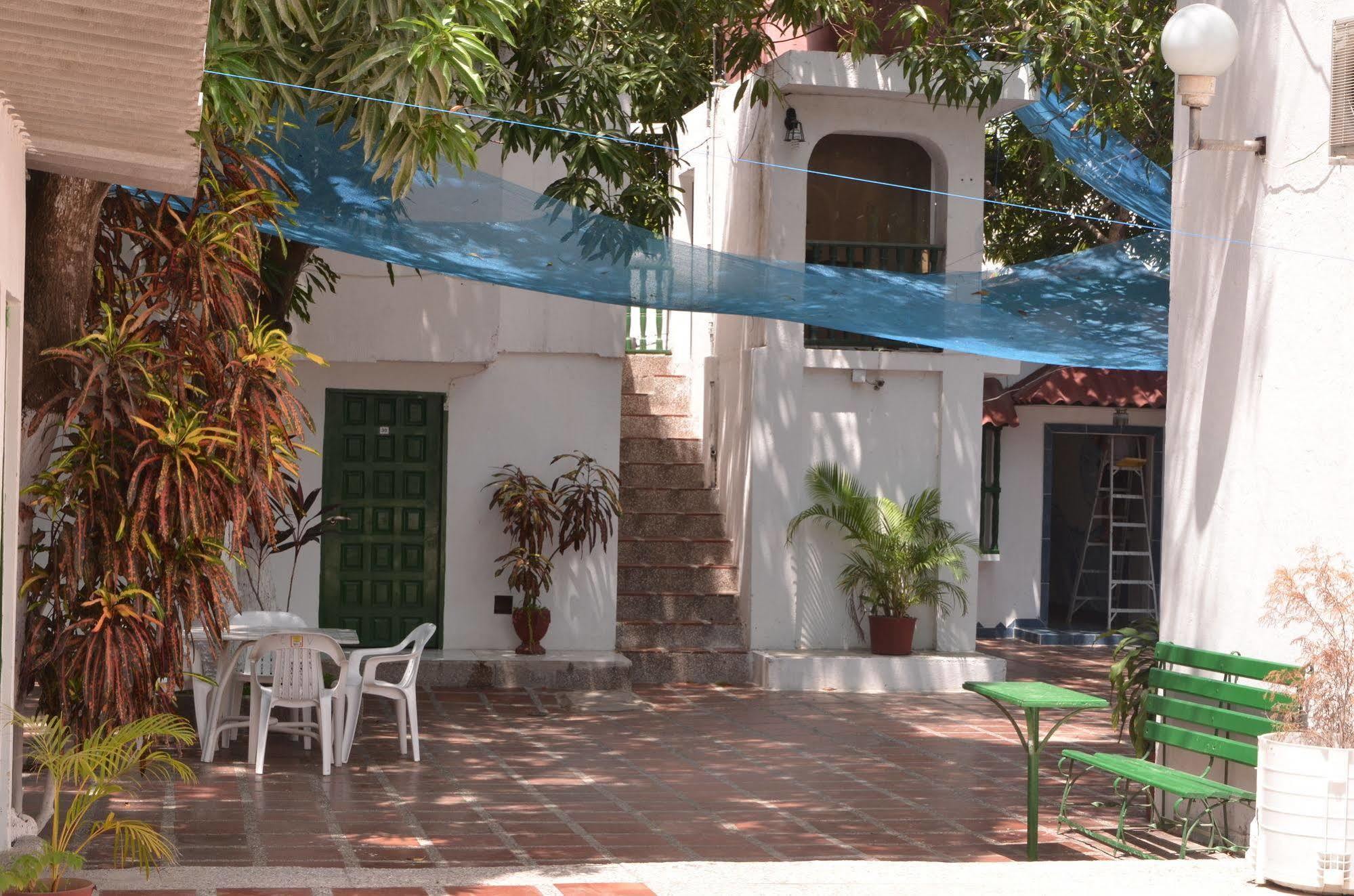 Hotel Vargas Airport Cartagène Extérieur photo